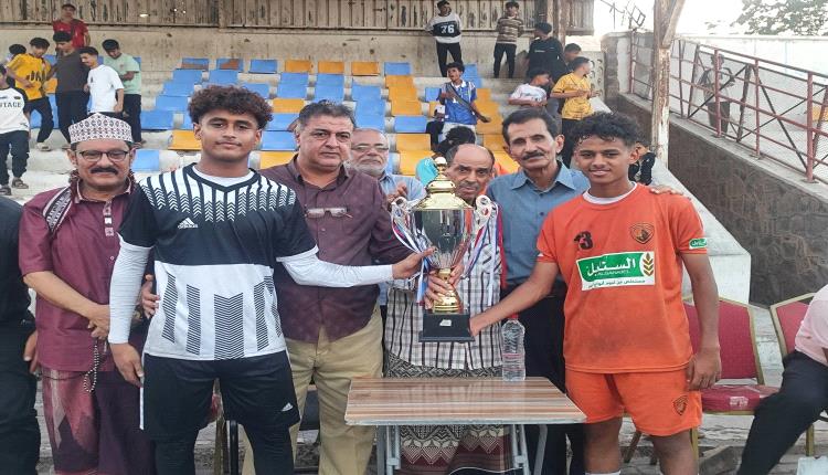 الوحدة وشمسان يحيون أربعينية الفقيد نزال الحاج بمباراة كروية..