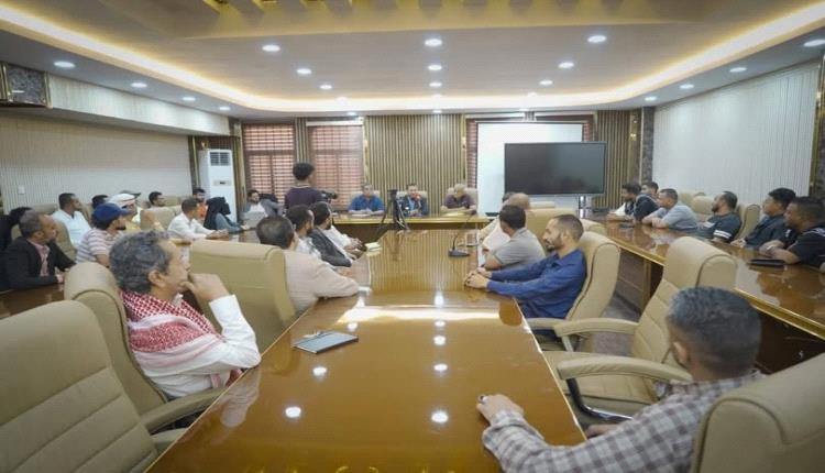 الناشط سامي العدني: لقاء محافظ عدن بالإعلاميين والنشطاء اتسم بالصراحة وطرحت برنامجًا لتعزيز الوعي المجتمعي 