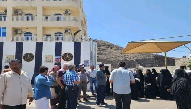 أول تعليق من الأمانة العامة للمجلس الانتقالي على إغلاق مقرها في عدن