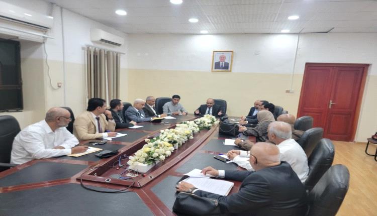 وزير الاتصالات وتقنية المعلومات يعقد اجتماعًا موسعًا بقيادات الوزارة 