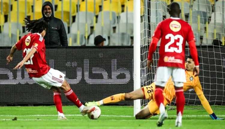 الأهلي يقفز إلى صدارة الدوري المصري بفوز صعب على مضيّفه سموحة