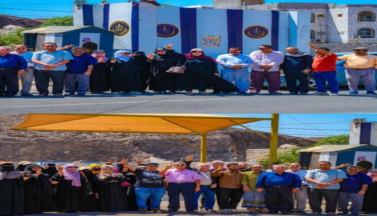 كوادر الانتقالي في اعتصامات أمام المقرات : متمسكون بخيار النضال السلمي والعمل السياسي كنهج ثابت 