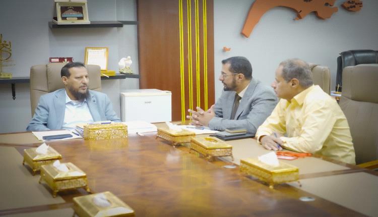 محافظ عدن يوجه بتمكين الجهاز المركزي للرقابة والمحاسبة من ممارسة مهامه من ديوان المحافظة