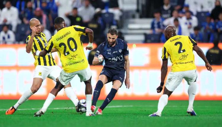 إصابة مباغتة.. بنزيما يصعق الهلال قبل مباراة التعاون