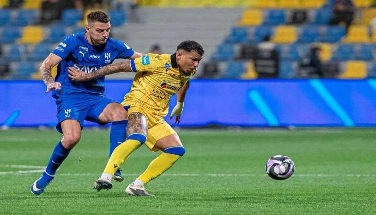 التعاون يفرض التعادل على الهلال ويحرمه من العودة لصدارة دوري روشن السعودي 