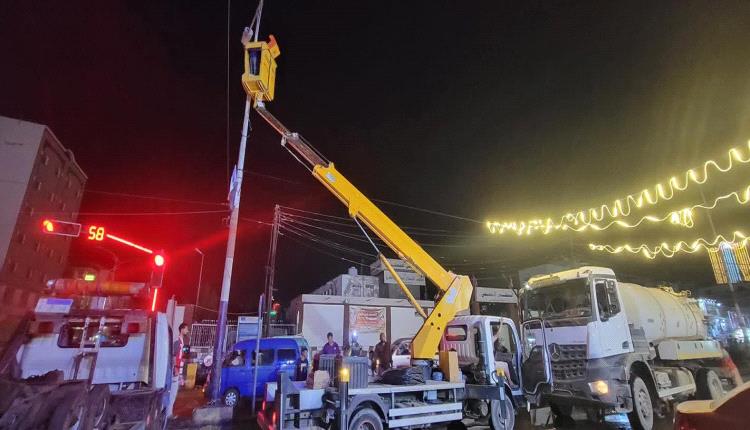 صيانة واسعة لإنارة شوارع الشيخ عثمان بالعاصمة عدن 