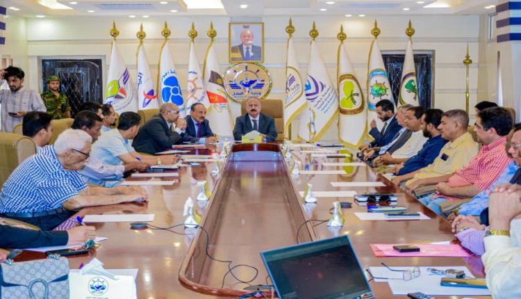 وزير النقل يبحث تحديات القطاع الخاص .. والكشف عن خطوات لإحياء نشاط الترانزيت بميناء عدن
