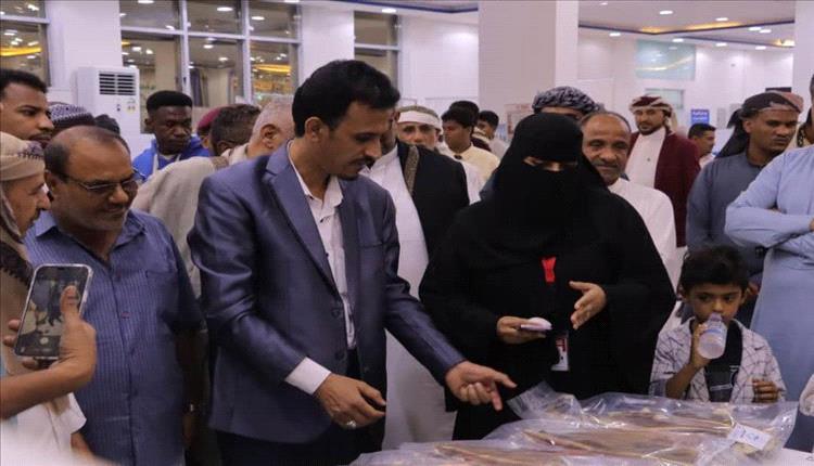 تدشين معرض تسويق وبيع الأسماك والمنتجات البحرية والمخيم الجراحي المجاني في المكلا 