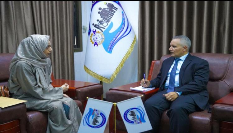 التركيز على الانتقال من المشاريع المؤقتة إلى برامج تنموية مستدامة طويلة الأمد