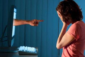 إعلان بيع مخفّض يجر امرأة إلى عملية احتيال إلكترونية في عدن