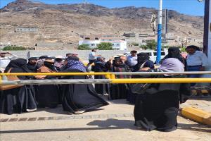 قوات عسكرية تغلق مبنى الأمانة العامة للمجلس لانتقالي في عدن
