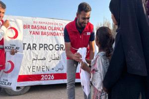  توزيع 1000 وجبة إفطار صائم في محافظتي عدن ولحج
