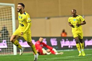 بقيادة السومة.. الحزم يقلب الطاولة على الأخدود في دوري روشن السعودي