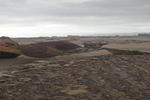 مكتب الأشغال بخورمكسر ينفّذ حملة لإزالة تعديات على أرض مخصصة لحديقة عامة بالعريش