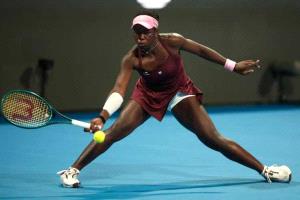 مبوكو تطيح بأوستابنكو وتبلغ نهائي بطولة الدوحة للتنس