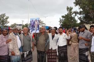 بدء توافد الجماهير في زنجبار للمشاركة في فعالية "الثبات والوفاء" السلمية التي دعا إليها انتقالي أبين