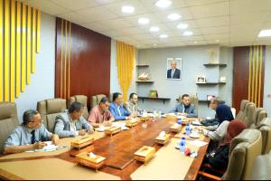 عدن.. قيادة المحافظة تؤكد أهمية تفعيل العمل المدني لخدمة المجتمع المحلي