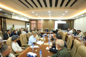 محافظ عدن يشدد على تكثيف النزول الميداني والرقابة لتحسين كفاءة الأداء المؤسسي