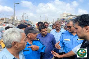 بتوجيهات محافظ عدن.. حملة نظافة وإزالة عشوائيات في الشيخ عثمان