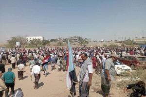 لحج تودع الشهيد "عبدالسلام الشبحي" وسط مطالبات بالعدالة وتشكيل لجنة تحقيق