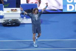 روبليف يصعد لملاقاة ماروزان في ثمن نهائي بطولة قطر المفتوحة للتنس