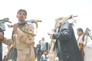 الحوثيون يفرضون آليات أمنية لمراقبة منزل الأحمر بصنعاء
