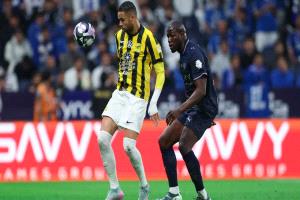 أمام 10 لاعبين.. الهلال يسقط في كلاسيكو الاتحاد ويُهدي النصر الصدارة