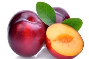 أبرزها البرقوق.. أطعمة غنية بالحديد تُعزز طاقة الجسم