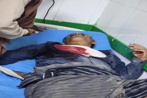 بالصور.. عدد من الجرحى  من المتظاهرين يصلون إلى مستشفى عتق