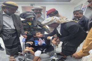 رئيس انتقالي شبوة يطمئن على جرحى التظاهرات السلمية في عتق (صور)