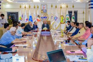 وزير النقل يبحث تحديات القطاع الخاص .. والكشف عن خطوات لإحياء نشاط الترانزيت بميناء عدن