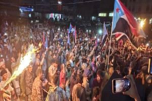 ليلة حاشدة واستثنائية تشهدها منصة الشهداء في الحبيلين بردفان..صور