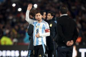 الأرجنتينيون يطلقون "قضية دولة" لإعادة ميسي