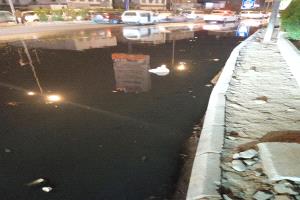 عدن تواجه "حرب استنزاف" خدمية.. طفح مجاري مفاجئ يغرق شوارع الشيخ عثمان والمنصورة