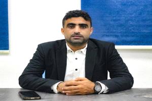 مدير عام خورمكسر عواس الزهري يعزي مسعود مقشم الأمين العام لـ نادي الجلاء في وفاة والدته 