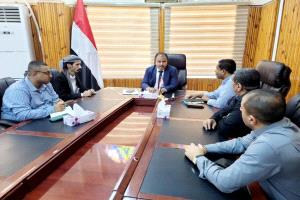 
 الوكيل العامري يطلع على استعدادات بدء العمل في مشروع المياه بمديرية العبر
   