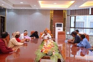 مدير عام خور مكسر يترأس اجتماعًا موسعًا للاستعداد لشهر رمضان المبارك
