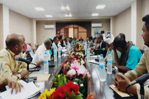 تنفيذي لحج  يشدد على الانضباط الوظيفي ويناقش وضع الكهرباء والمياه 