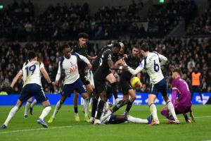 شوط بشوط.. توتنهام يجبر مانشستر سيتي على تعادل مثير