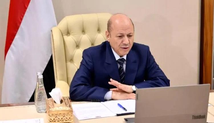 «قرارات العليمي» تربك المشهد اليمني.. والإخوان يعيدون ترتيب صفوفهم 