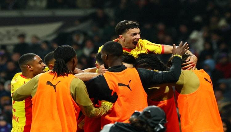 لانس يعزز صدارته للدوري الفرنسي بفوز عريض على تولوز