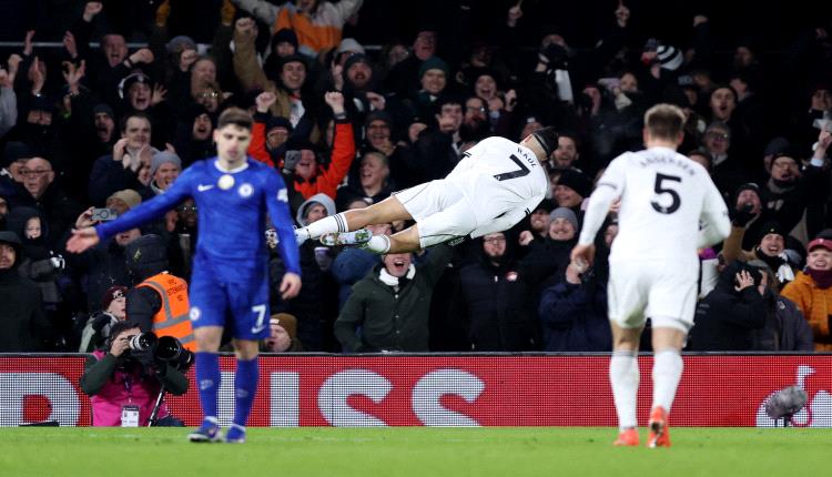 تشيلسي يسقط بعشرة لاعبين أمام فولهام