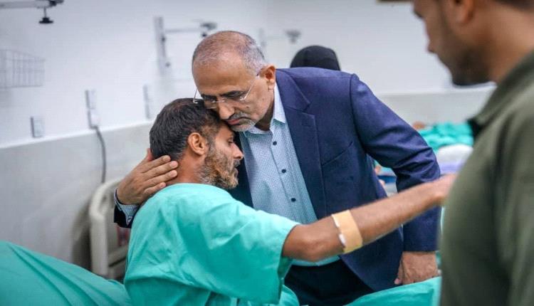 مصدر ينقل رسالة عاجلة من الرئيس الزُبيدي: اما التفريط بدماء الشهداء أو الصمود 