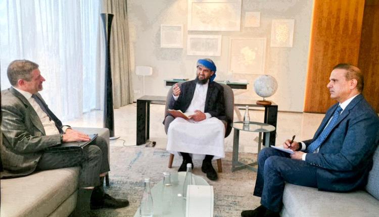 أبرز القضايا المطروحة على طاولة اللقاء بين القائد المحرمي والسفير الأمريكي 