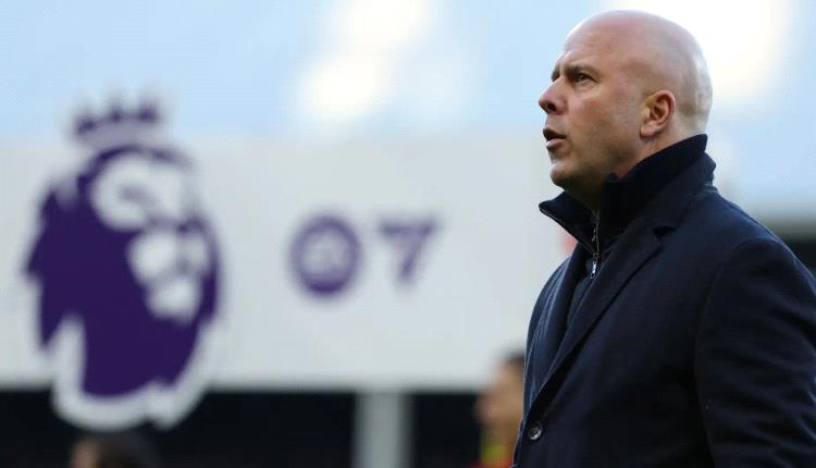 لاعب بيرنلي يوقع عقود انتقاله لليفربول 