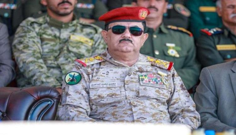 استجابة لحملات إخوانية.. العليمي يقيل وزير دفاعه بسبب «حياده» 