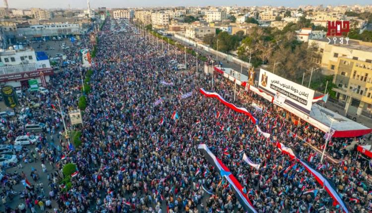 قنوات عالمية تنقل مليونية ساحة العروض بعدن 