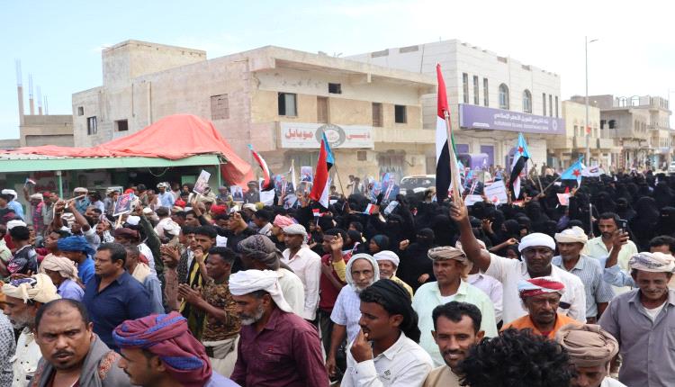 سقطرى تشهد تظاهرة جماهيرية حاشدة دعمًا للمجلس الانتقالي والرئيس الزُبيدي 