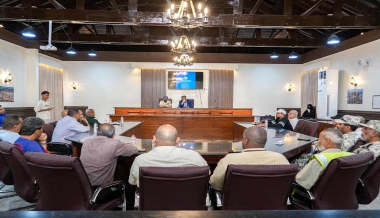 وكيل أول محافظة عدن يبحث الأوضاع الخدمية بمديرية صيره 