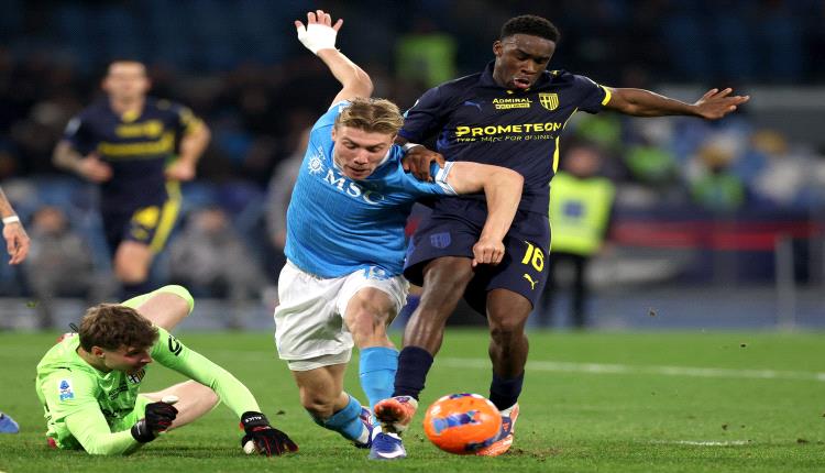 نابولي يتعثر مجددا في الدوري الإيطالي بالتعادل أمام بارما
